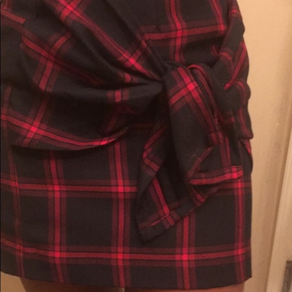 Plaid skirt with bow in front - Picture 2 of 3